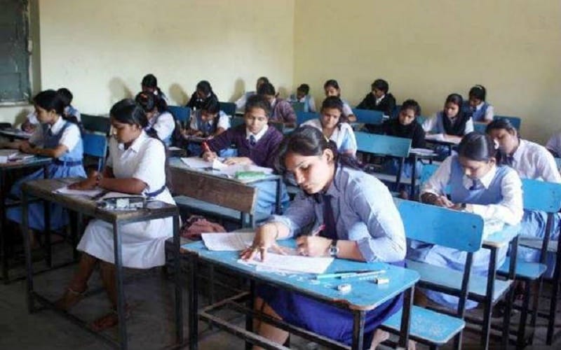 cbse 10th exam question paper given of 2016 to student in kerala