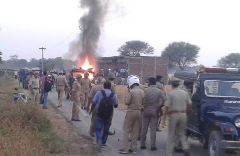 सेवानिवृत्त पुलिसकर्मी और बेटे की गोली मारकर हत्या