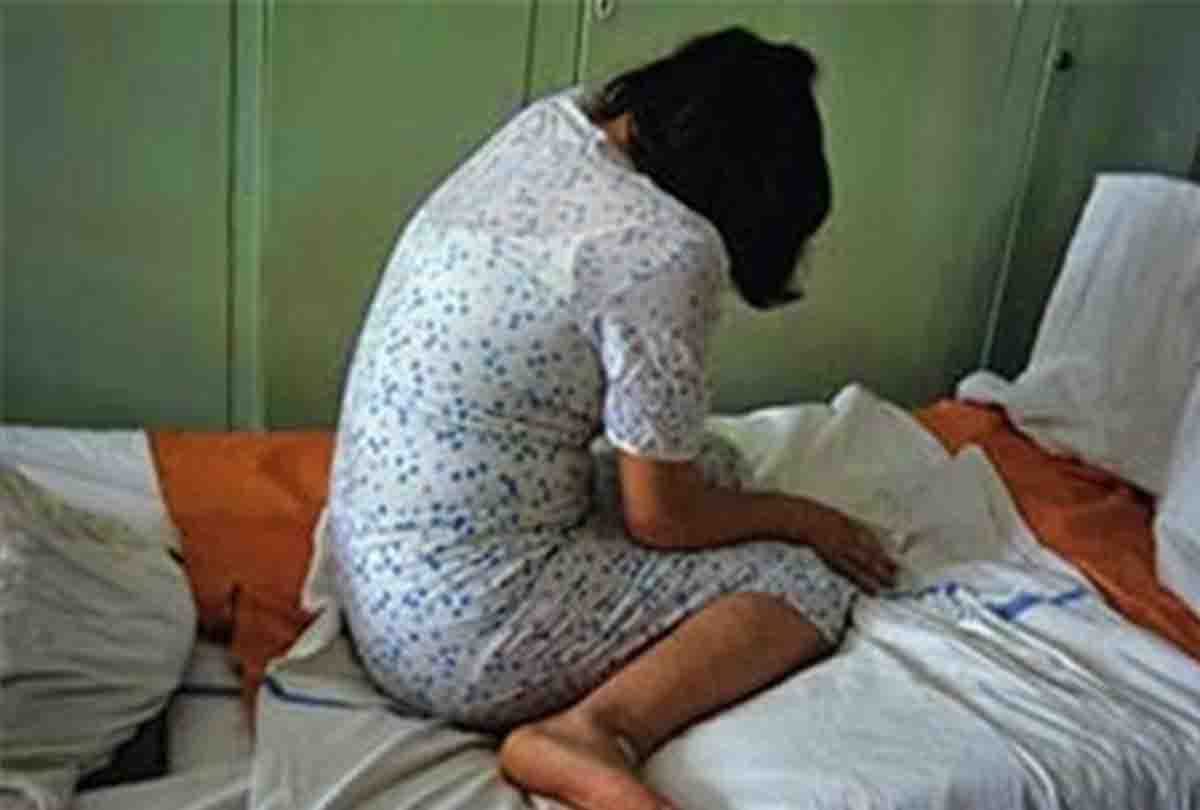 18 year old girl raped by father in up