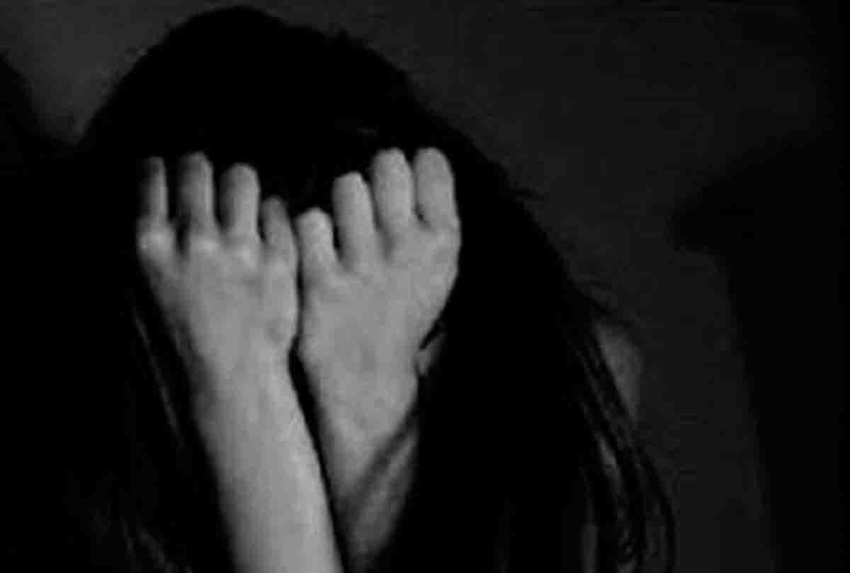 18 year old girl raped by father in up