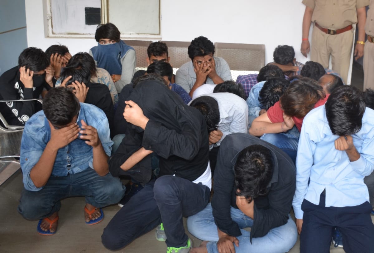 Fake call center busted in noida, 23 arrested 