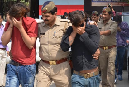 fake call center busted in noida, used to do fraud with american citizens