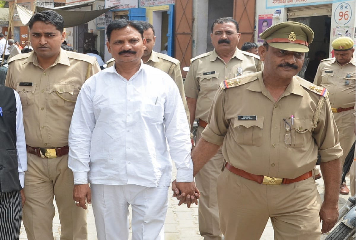 bharat bandh Municipality president Sona Singh arrested by police in Garhmukteshwar of hapur