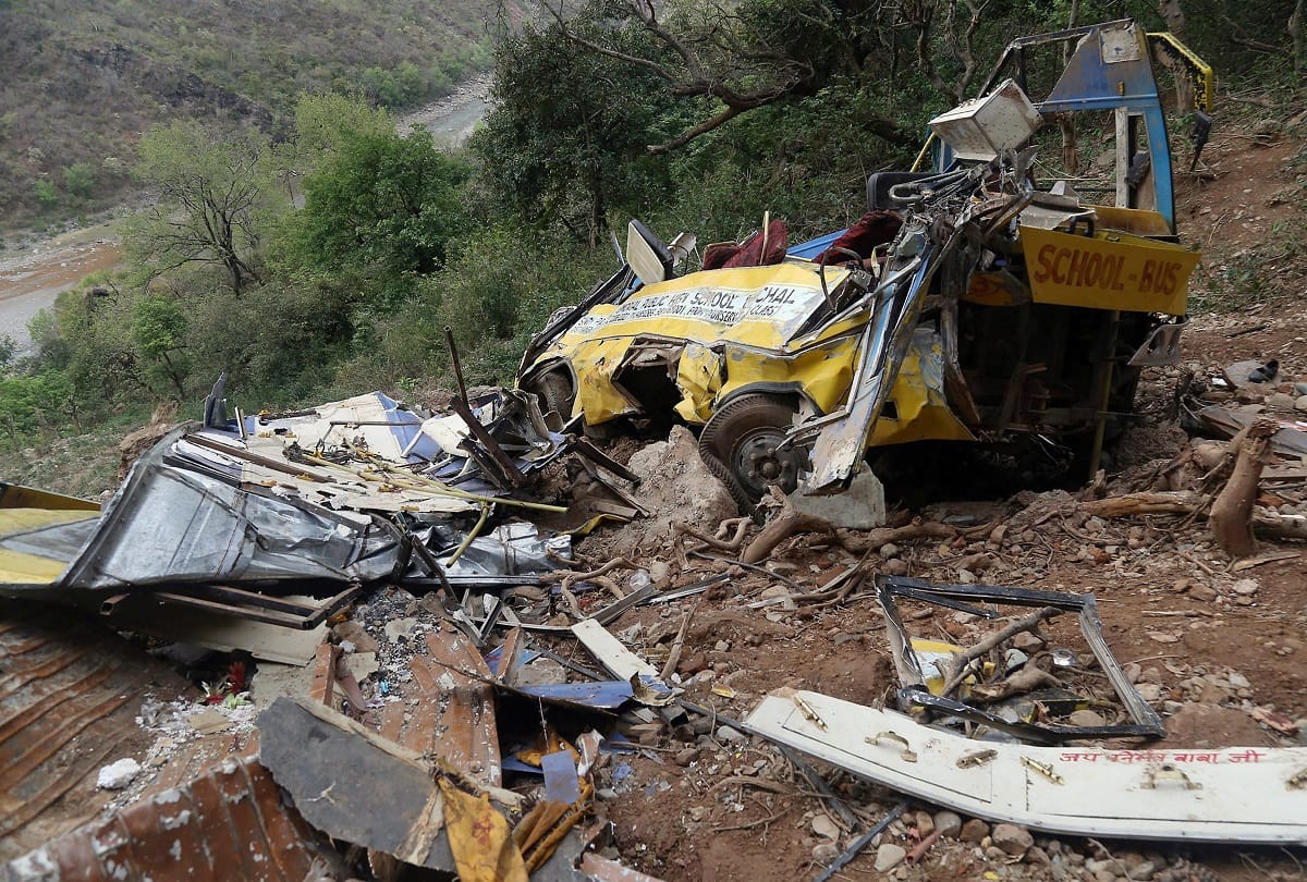 Himachal bus accident: Relatives and family members perform mass cremation of school children