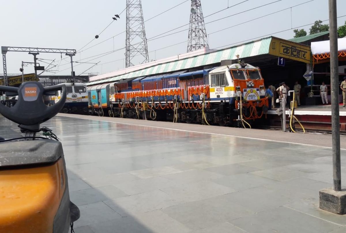 know the schedule of new train from delhi to katihar champaran humsafar express