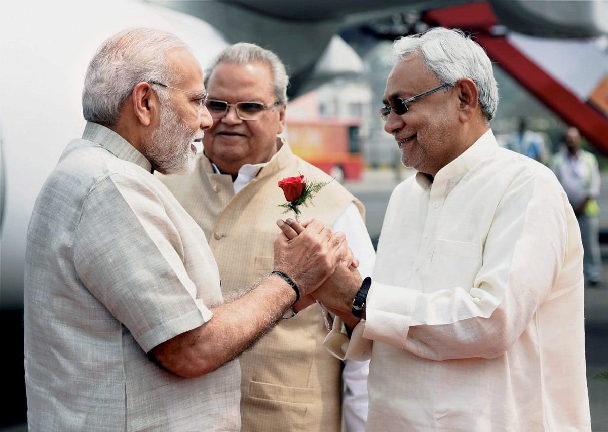 bihar chief minister nitish kumar said that we can not grow on communal issue in front of pm modi