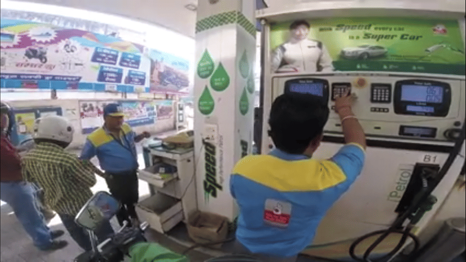 Petrol pump new trick to oil theft with customers video viral