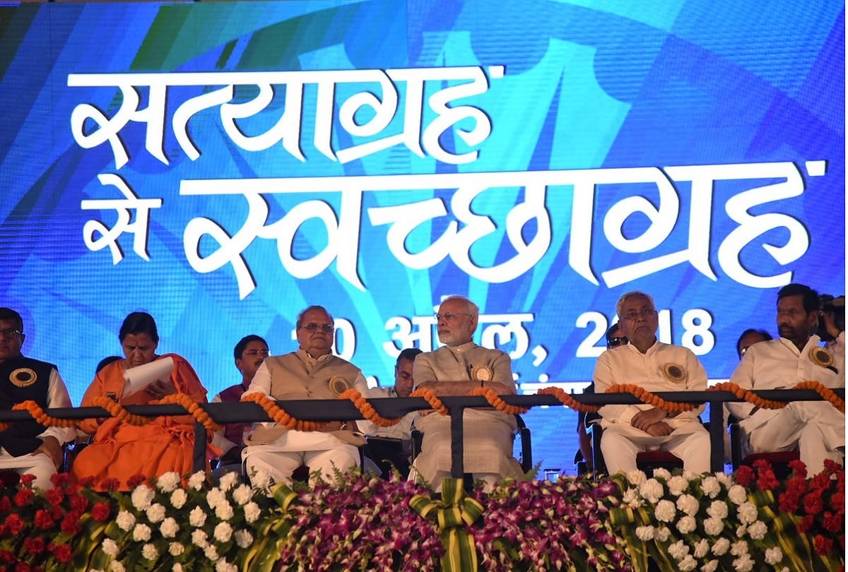 LIVE: PM Modi has laid the foundation stone of 5 schemes in Bapu Dham