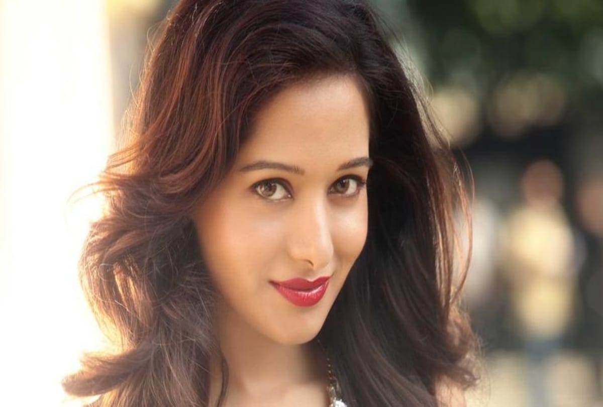 TV Serial Beintehaa Starring Preetika Rao And Harshad Arora Is Popular In Tanzania