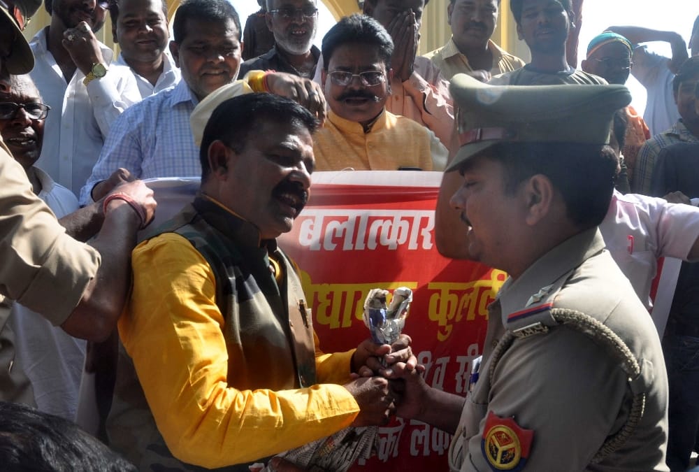 Protest against BJP MlA in lucknow over unnao rape case.