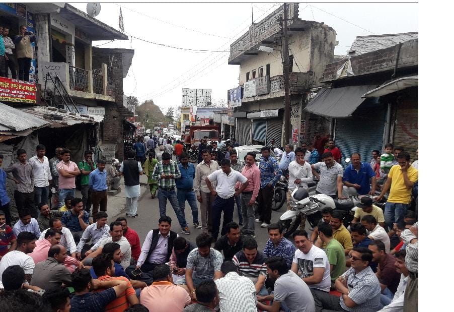 भारत बंद पर सवर्णों ने भरी हुंकार, बंद करो आरक्षण