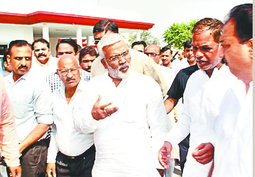 Riots hit BSP, SP and Congress head