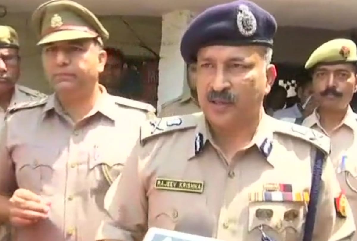 man sets girl on fire after harassment in sitapur