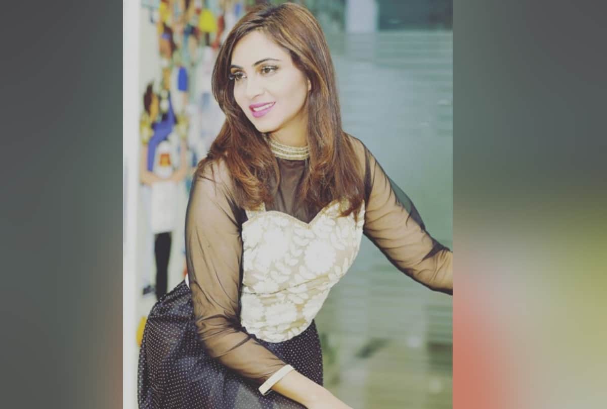 Arshi Khan and Manu Punjabi had Fun, Video is Viral