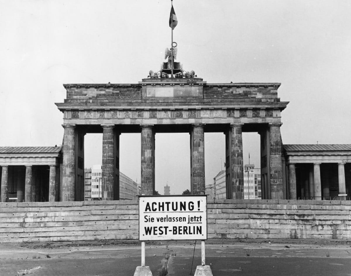 the real story behind the construction of berlin wall