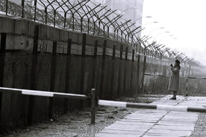 the real story behind the construction of berlin wall