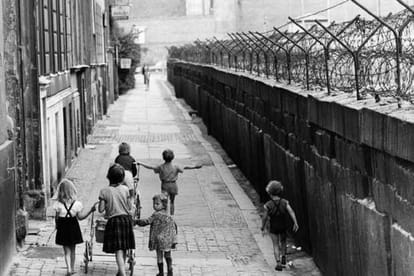 the real story behind the construction of berlin wall