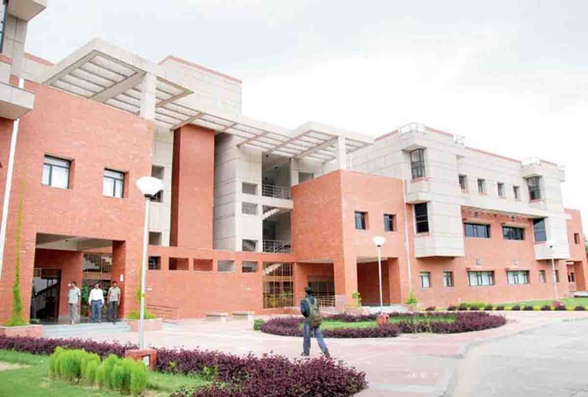 SC commission reprimand kanpur IIT director