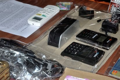 four arrested for fraud of more than 50 crore in lucknow.