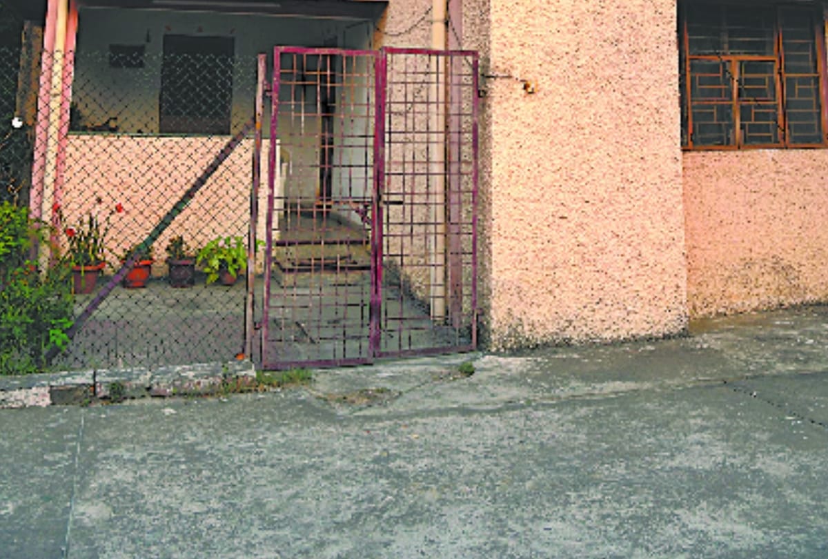 dead body of video executive of doordarshan found in his house