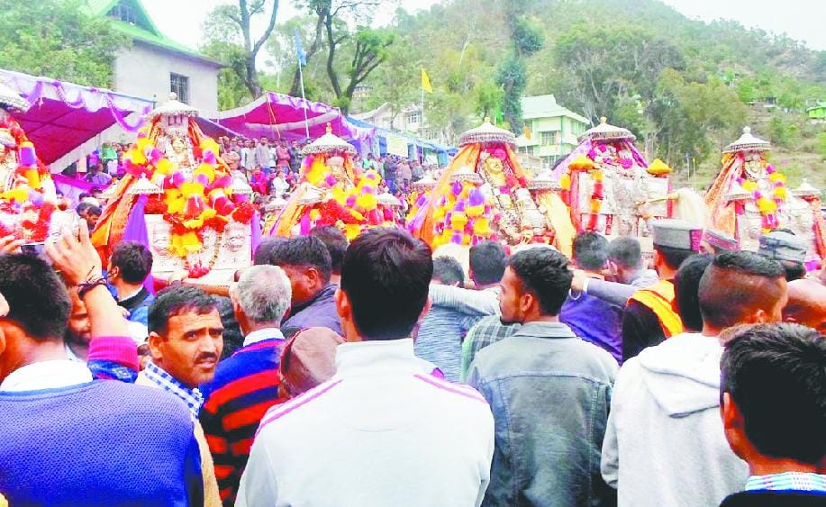 नलवाड़ मेला करसोग के अंतिम दिन देव दर्शन को उमड़ा जनसैलाब