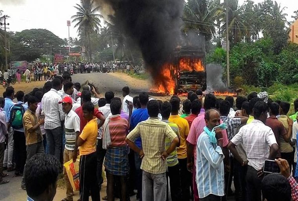 IPL 2018, CSK vs KKR: Shoes hurled inside Chepauk stadium by kaveri river water dispute protesters