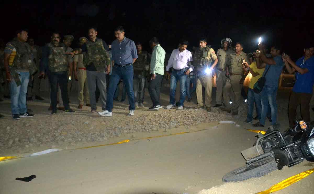Police encounter in varanasi and one criminal injured
