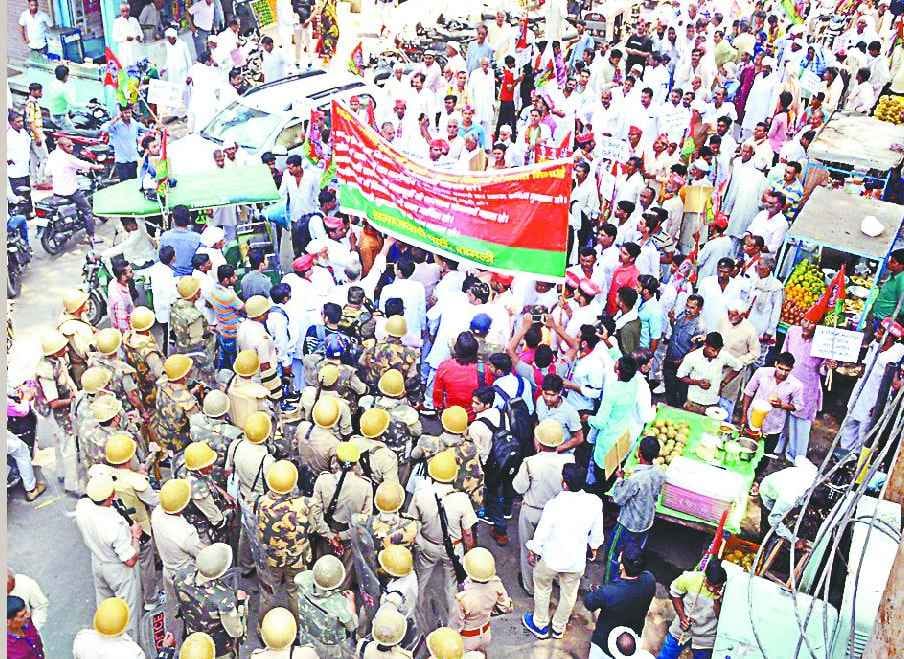 SP's march stopped near Kotwali
