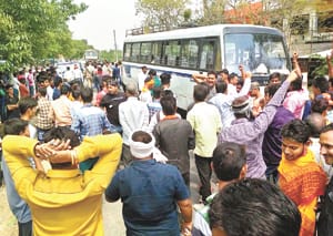 people make jam on police behaviour