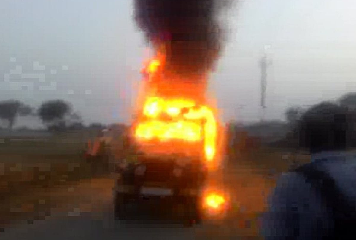 villagers threw stone on police when a retired policeman and his son shot fire in gorakhpur