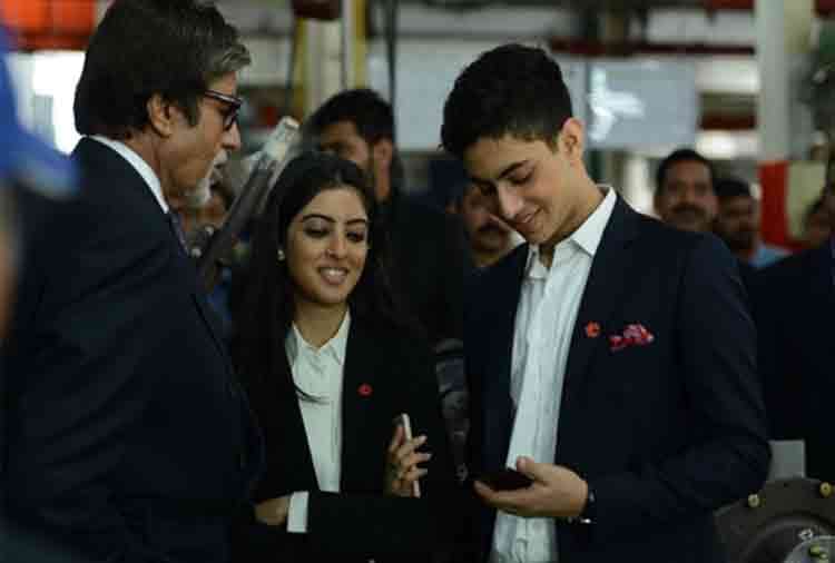 amitabh bachchan is ready to introduce his grandson agastya nanda in bollywood  