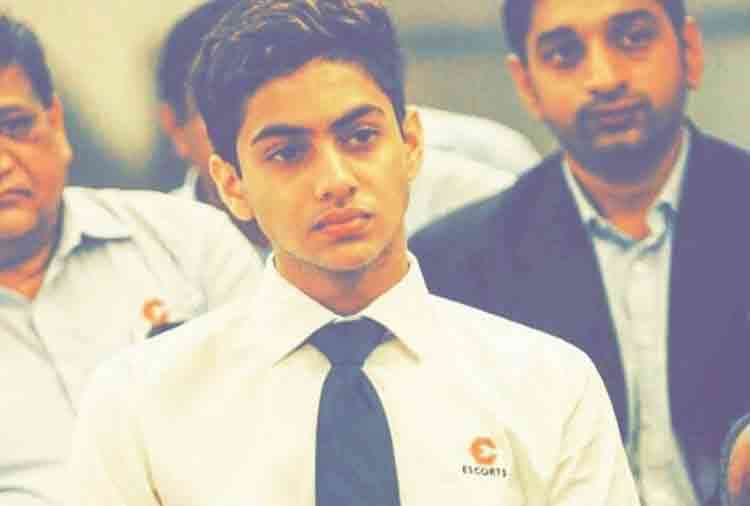amitabh bachchan is ready to introduce his grandson agastya nanda in bollywood  