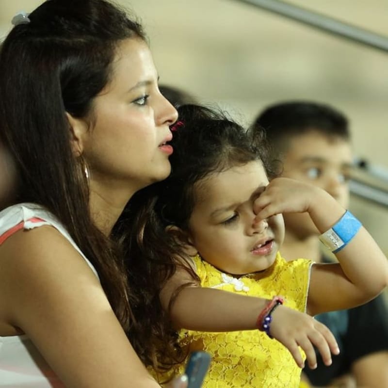 IPL 2018: Shahrukh khan having superb time with Dhoni daughter ziva