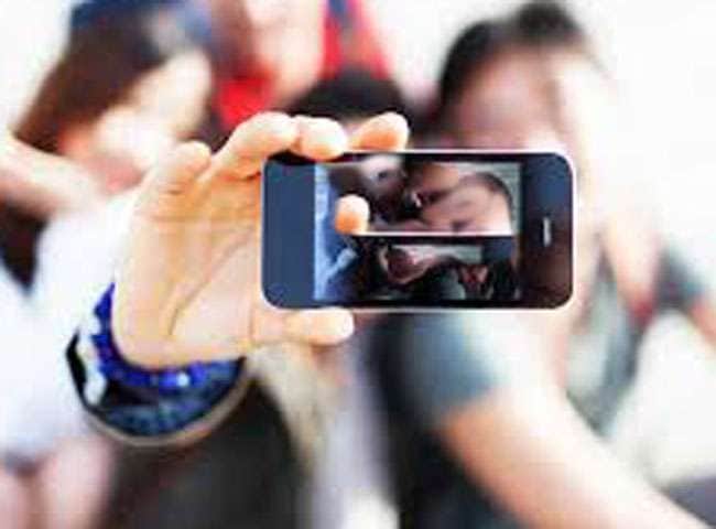 Boy died during take selfie on flyover in dehradun