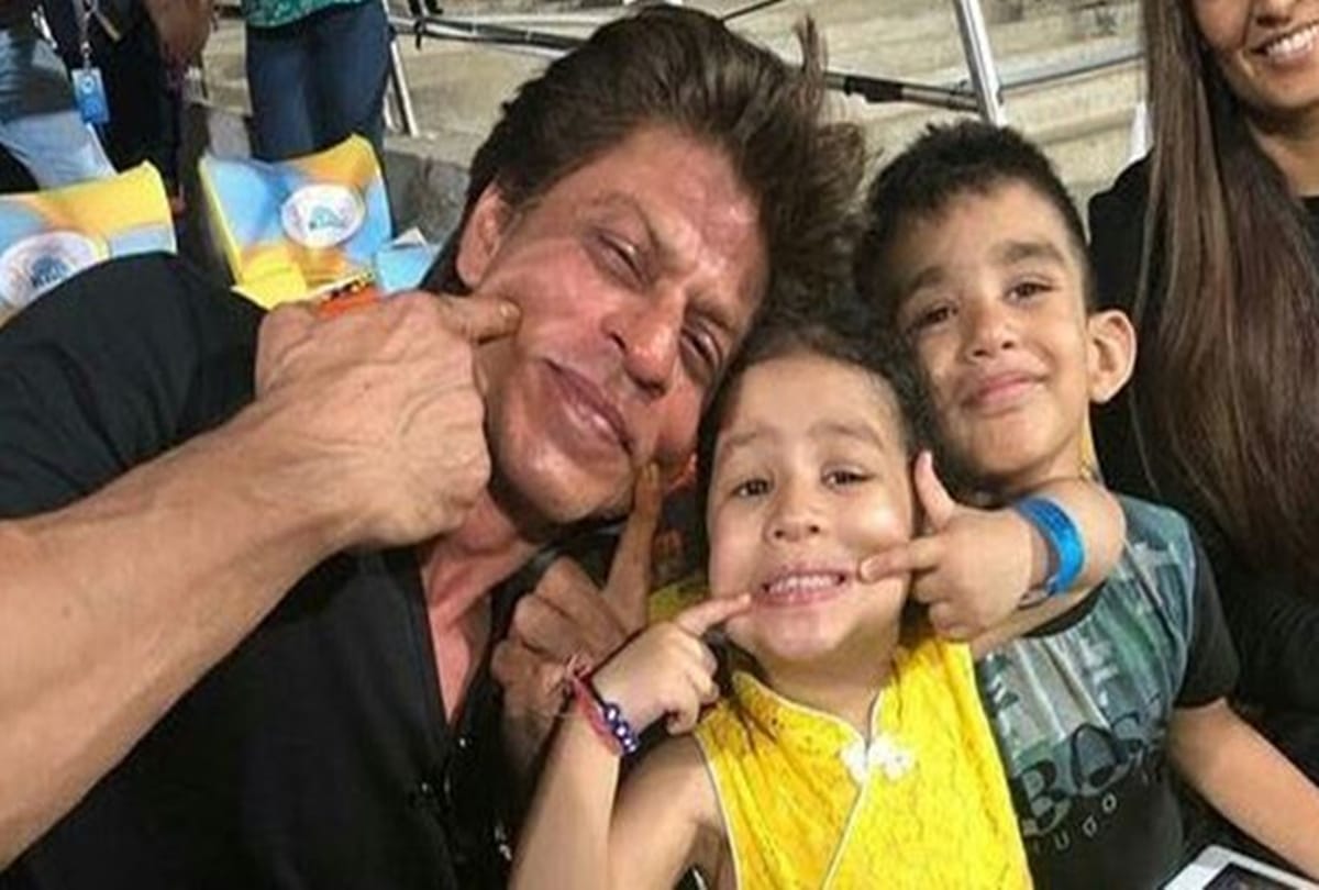 IPL 2018: Shahrukh khan having superb time with Dhoni daughter ziva