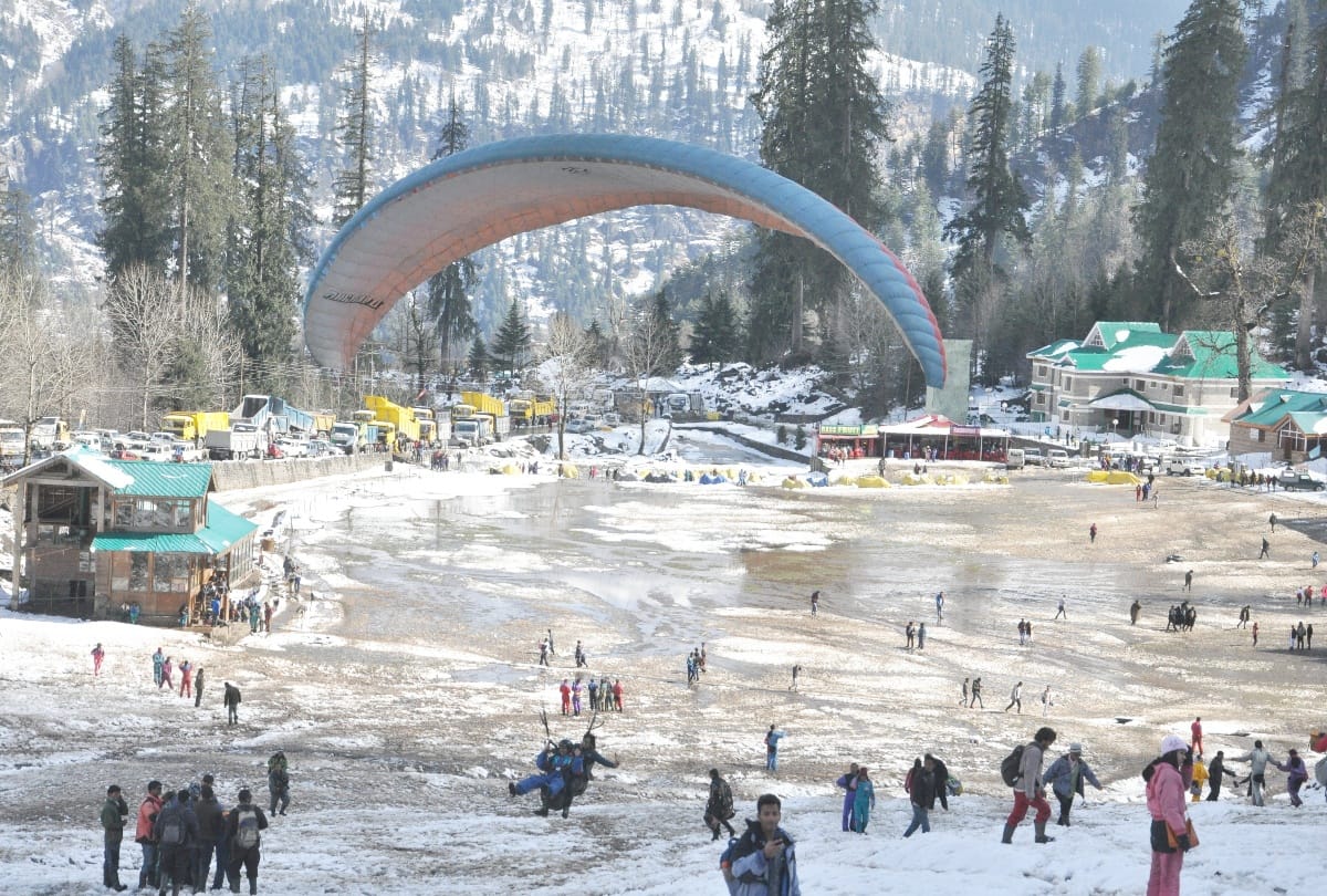 Fresh snowfall heavy rain and hailstorm in Himachal Pradesh