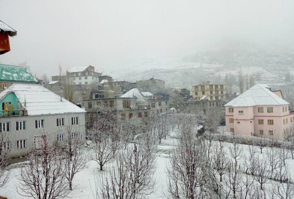 Fresh snowfall heavy rain and hailstorm in Himachal Pradesh