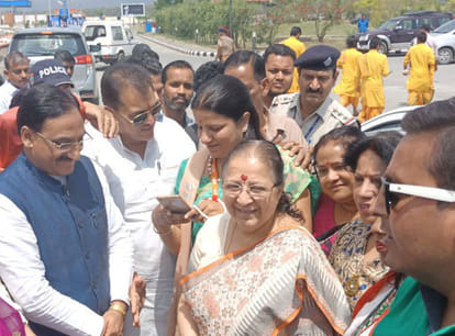  Lok Sabha Speaker Sumitra Mahajan arrives uttarakhand for ganga aarti