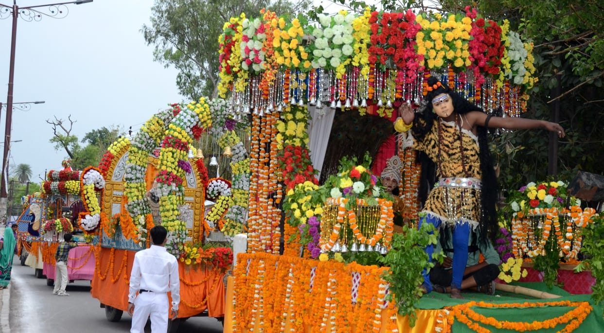 Akroor Maharaj dared to ride on the chariot