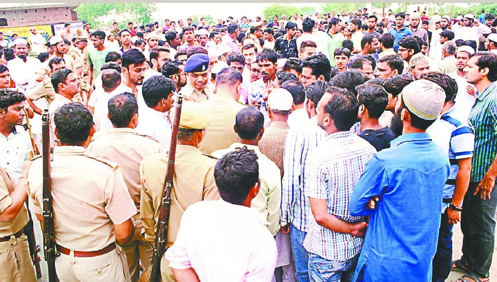 Two killed, nine scorched by hitting current