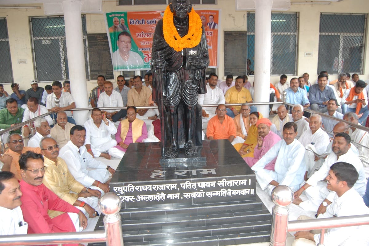 जनता का उपहास करना विपक्ष का काम