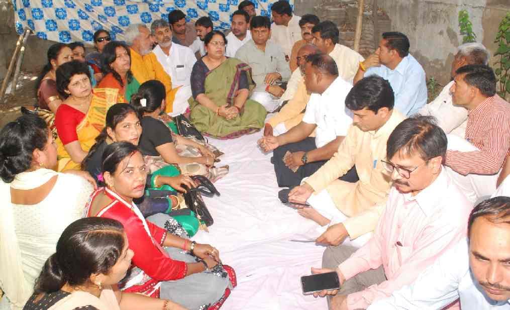 BJP keeps democracy alive fast