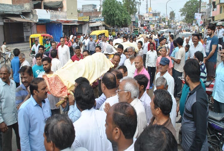 Five people killed in same family in Meerut, Funeral happened in an impassable atmosphere