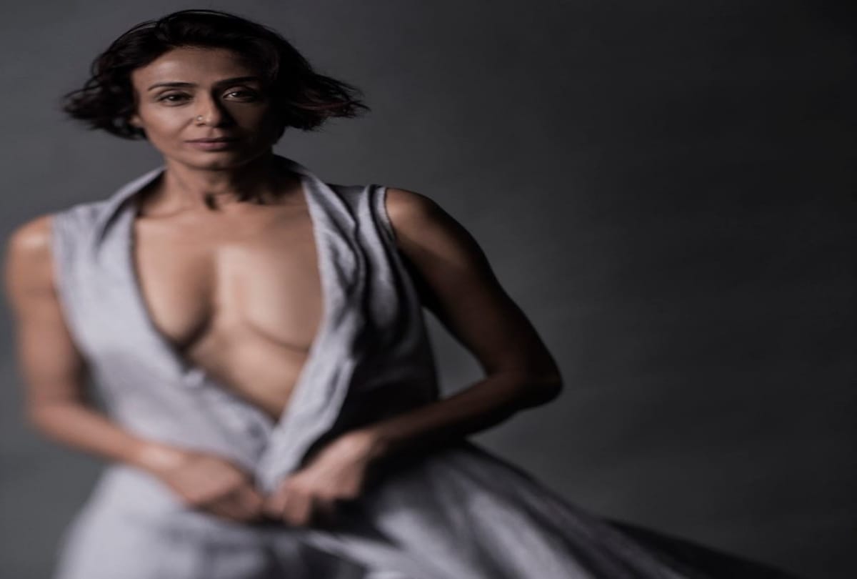 TV Actress Achint Kaur Trolled For Sharing Bold Picture In Deep Neck Dress