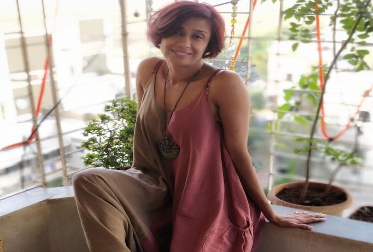 TV Actress Achint Kaur Trolled For Sharing Bold Picture In Deep Neck Dress