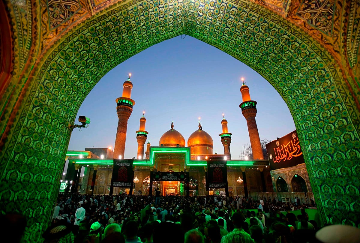 Baghdad : Shiite worshippers gather in the holy shrine of Imam Moussa al-Kadhim