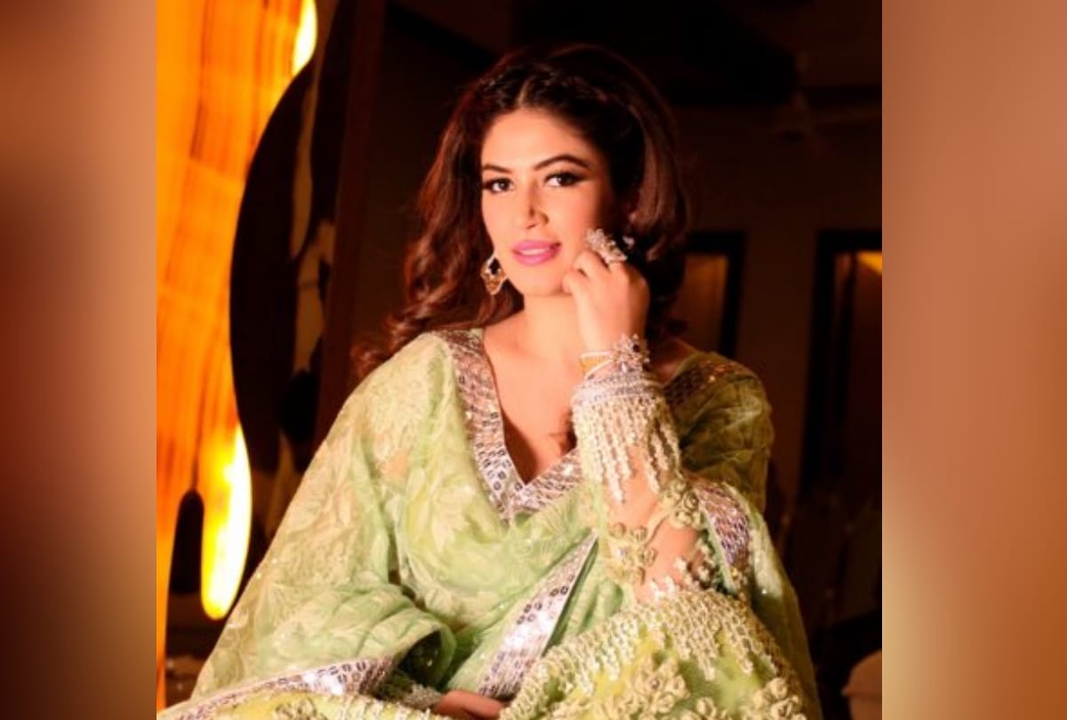 view new photos of bandgi kalra in ethnic look