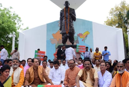 opposition leaders should not take salary says bjp leaders.