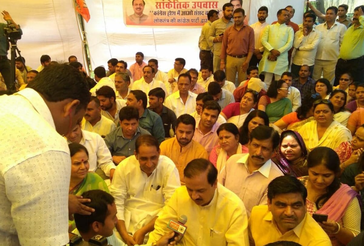 bjp day long fast start mahesh sharma in noida, manoj tiwari in delhi and all updates