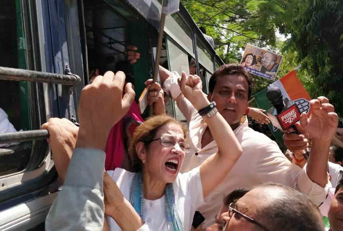 Annu Tandon protested against MLA Kuldeep